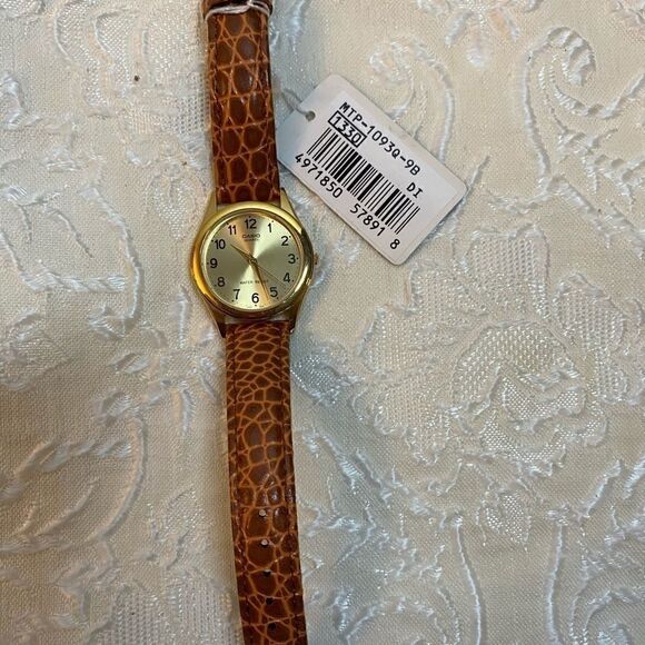 Casio women’s Gold leather Fashion Quartz - Picture 4 of 7